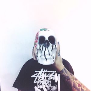 CABEÇA DE CAVEIRA TATUADA