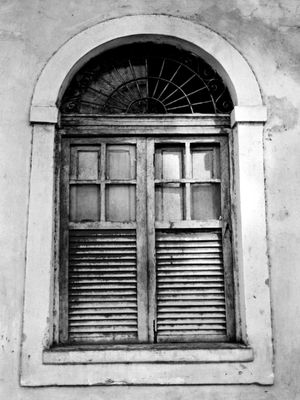 JANELA COLONIAL