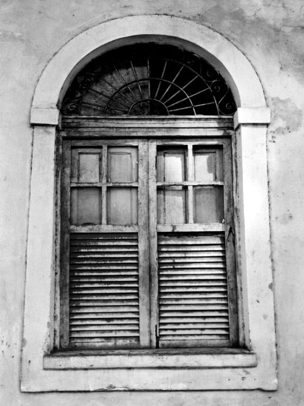 JANELA COLONIAL