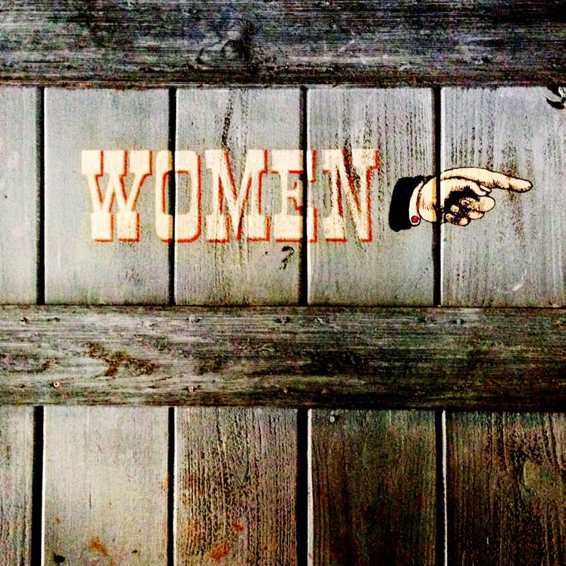 COUNTRY WOMEN