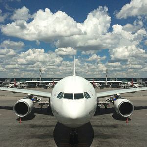 AVIÃO FRONTAL
