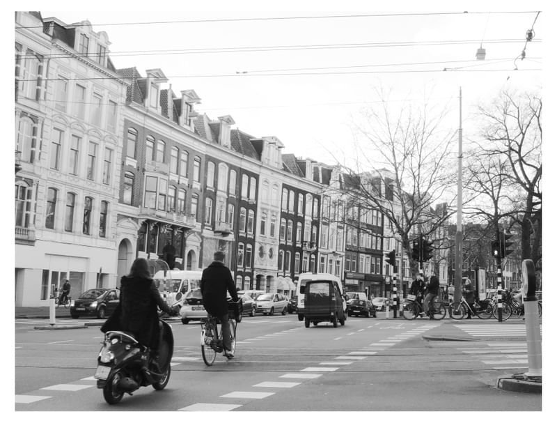 VESPAS E BIKES