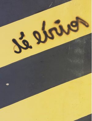 DÊ LÍRIOS