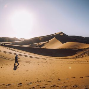 CAMINHANDO NO DESERTO