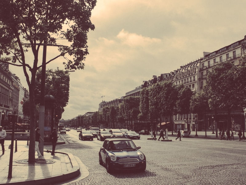 CHAMPS-ÉLYSÉES