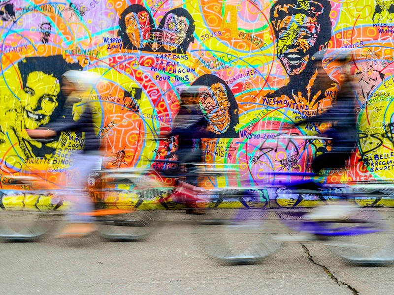 BICICLETAS NO MURO DE BERLIN
