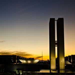 NOITE AMARELA