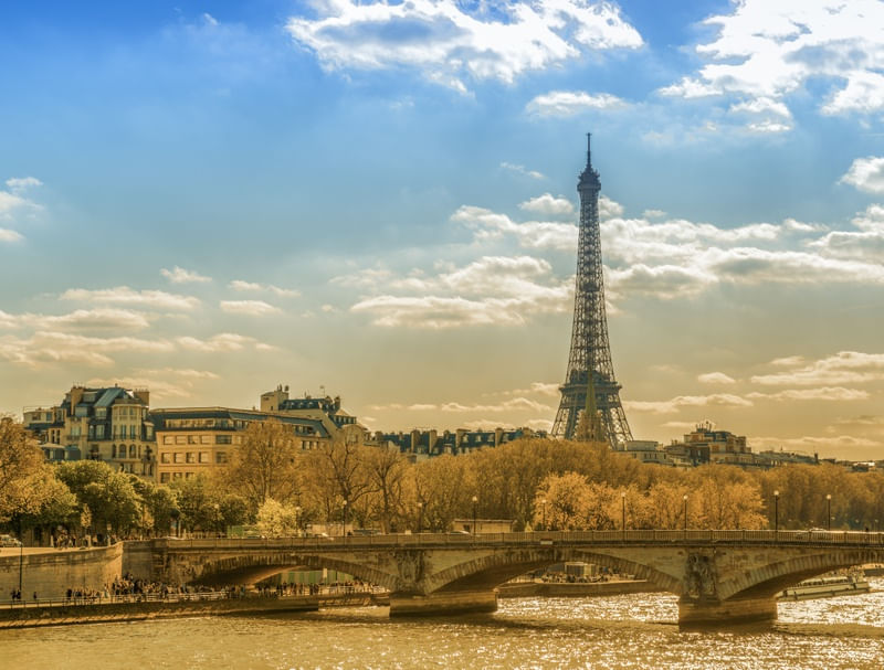 VERÃO EM PARIS