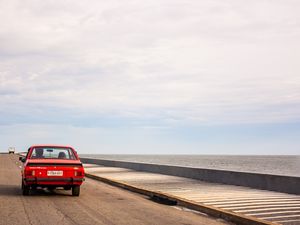 CARRO VERMELHO ESTRADA