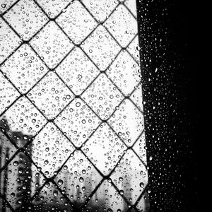 PÓS CHUVA NA JANELA