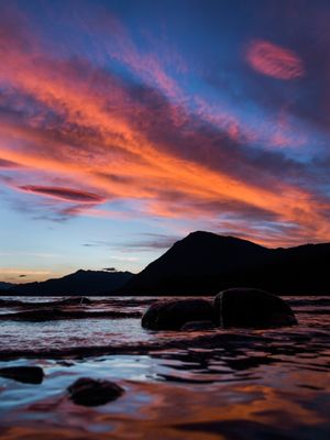 SUNSET OVER LAKE WENATCHEE, WASHINGTON (USA)