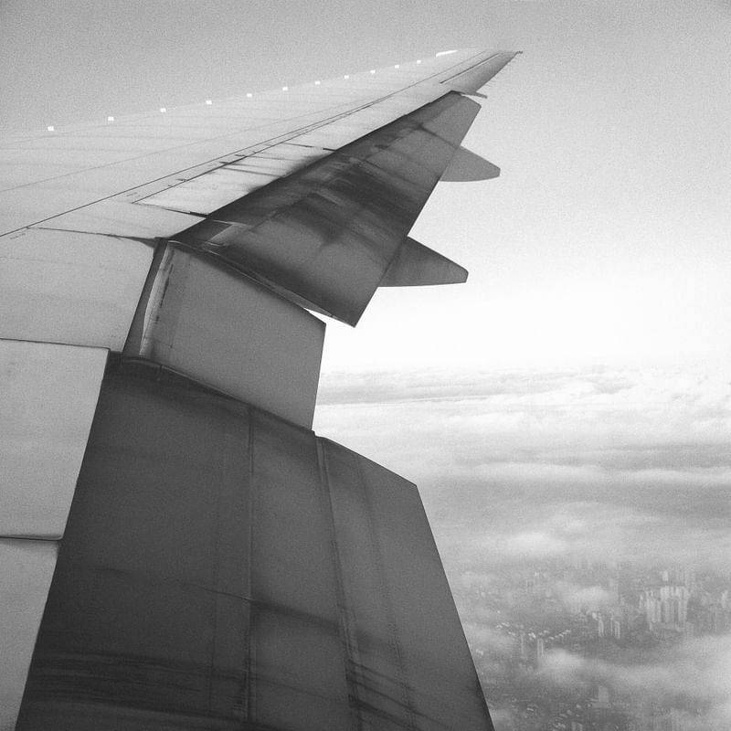 AVIÃO SP NUVENS