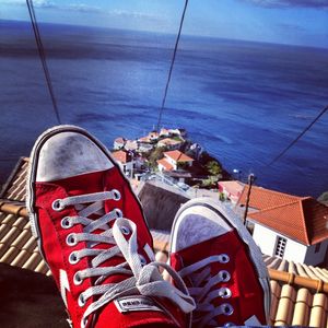 RED CONVERSE