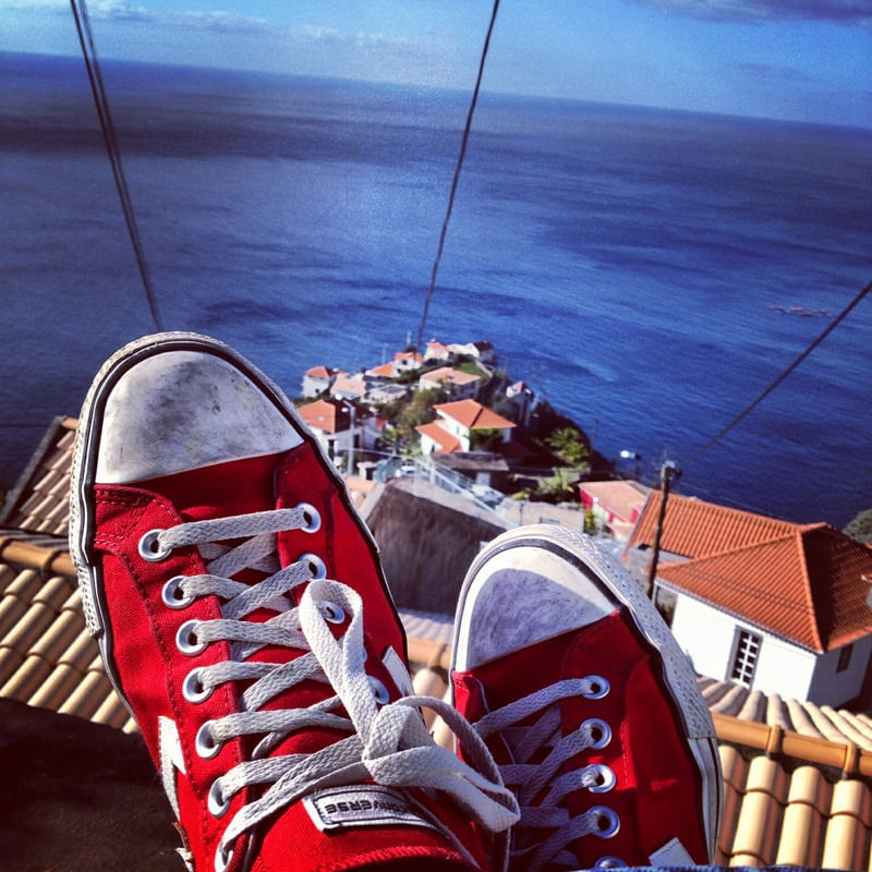 RED CONVERSE