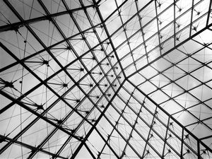 LOUVRE ANGLE