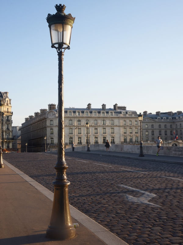 PARIS 05