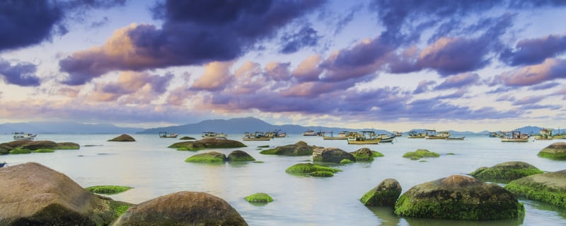 BARCOS NUVENS MAR