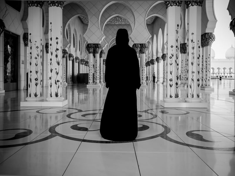 GRAND MOSQUE ABU DHABI WOMAN