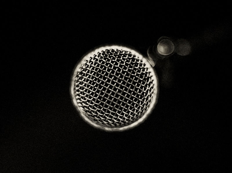 PLANETA MICROFONE