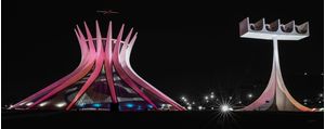 BRASÍLIA - ARQUITETURA NOTURNA - CATEDRAL E SINOS - PANORAMICA