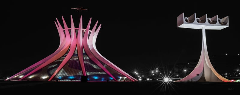 BRASÍLIA - ARQUITETURA NOTURNA - CATEDRAL E SINOS - PANORAMICA