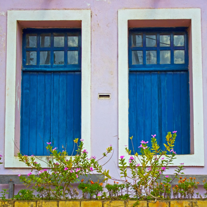 JANELAS AZUIS