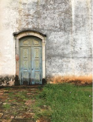 A PORTA DA IGREJA