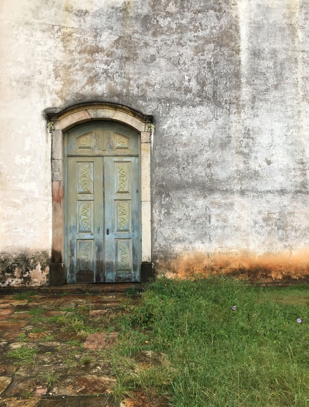 A PORTA DA IGREJA