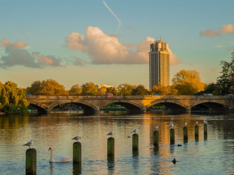 SERPENTINE BRIDGE - LONDON