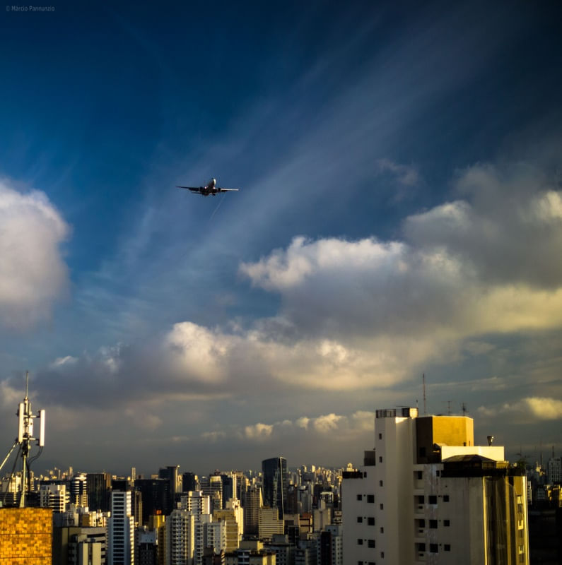 AVIÃO EM SÃO PAULO
