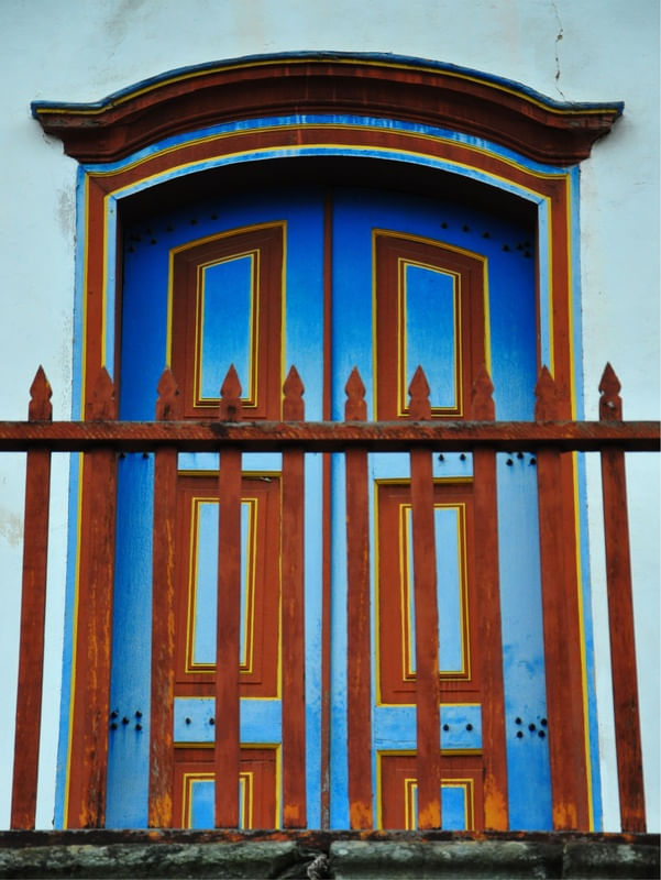 UMA PORTA MINEIRA