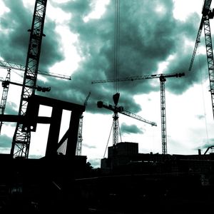 CONSTRUÇÃO EM DESCONSTRUÇÃO