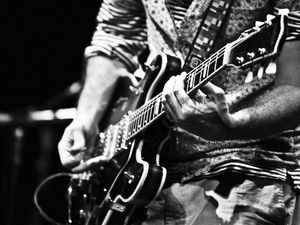 PLAY GUITAR 2