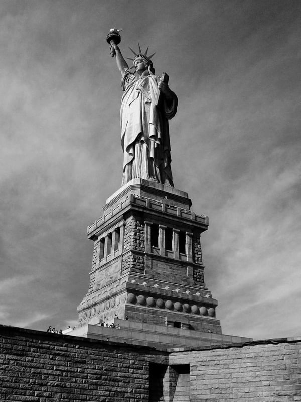 MISS LIBERTY BW PLUS