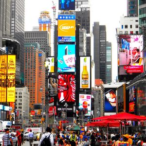 WONDERFUL TIMES SQUARE