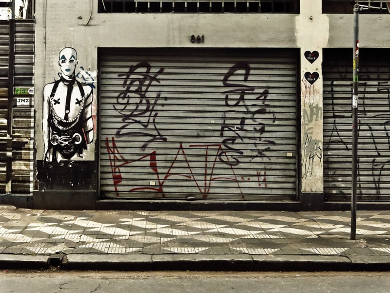 FACHADA UNDERGROUND