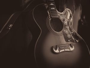 ANTIQUE GUITAR