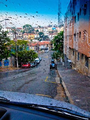 CHUVA E COR