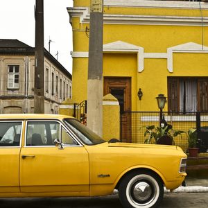 TUDO AMARELO