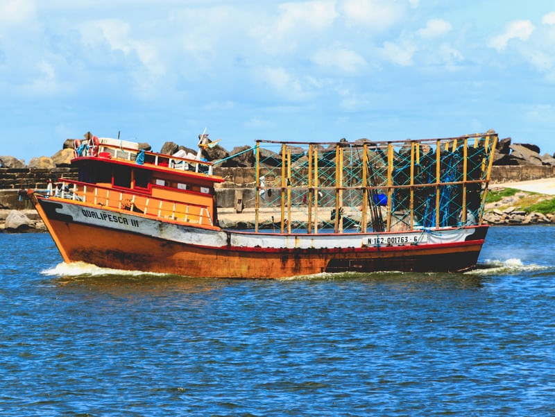BARCO DE PESCA NO RECIFE ANTIGO