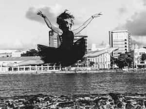 BAILARINA NO RECIFE ANTIGO