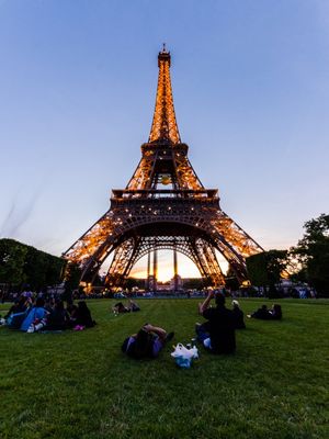 PÔR DO SOL NA TORRE EIFFEL