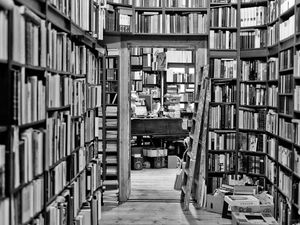 BOOKSTORE 01