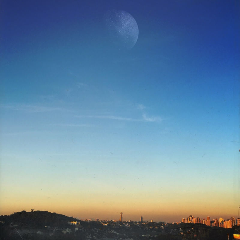 LUA SOBRE CURITIBA