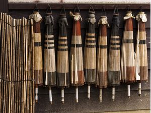 SOMBRINHAS DE MADEIRA EM TAKAYAMA