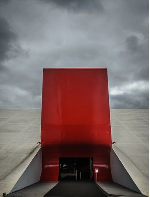 VERMELHO E CINZA