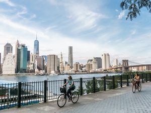 BROOKLYN HEIGHTS ON BIKE
