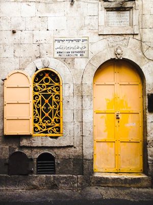 PORTA AMARELA