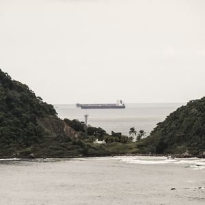 MORROS E NAVIOS