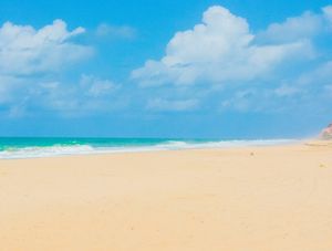 PRAIA EM TONS FRIOS